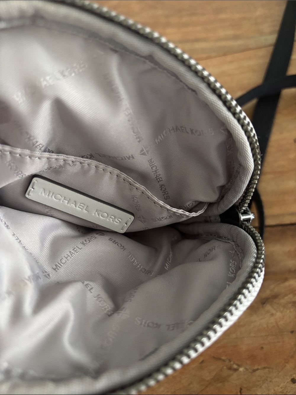 Winnie Medium Quilted Silver Smartphone Crossbody Bag - Picture 5 of 9